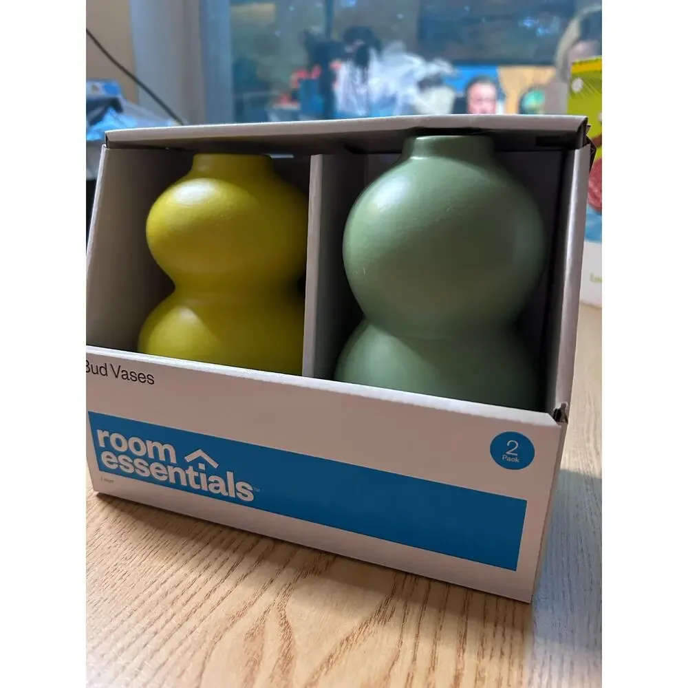 New Room Essentials 2pk Bud vases pale faded yellow and green size 5”x3.5”